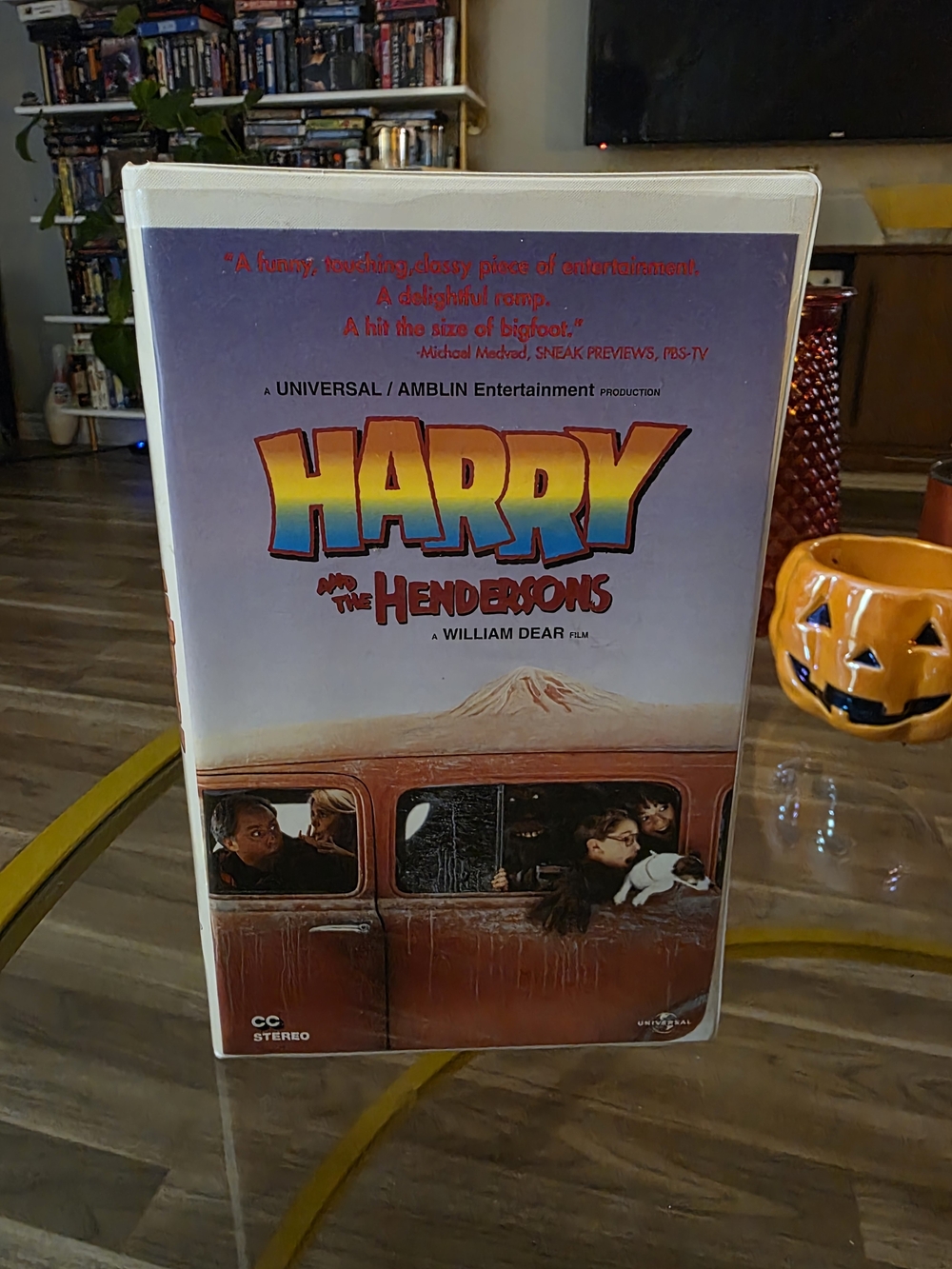 Harry and the Hendersons VHS CLAMSHELL